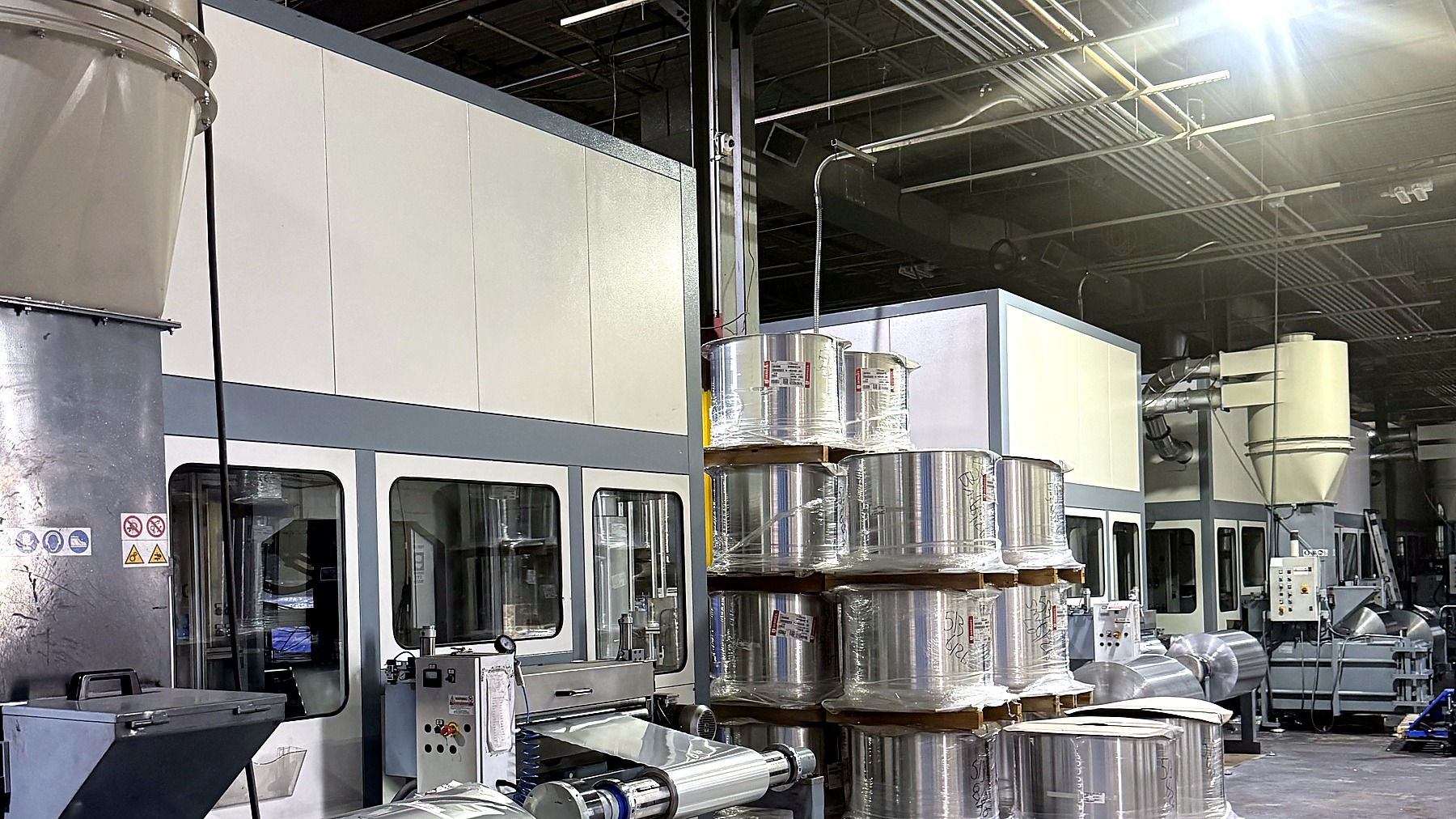Smart USA manufacturing floor with production equipment and material